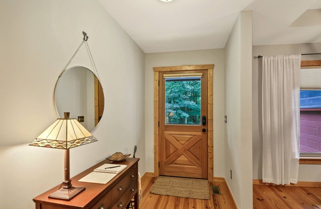 Owl's Rest - with Hot Tub - Delightful Cabin Blue Ridge and Ellijay