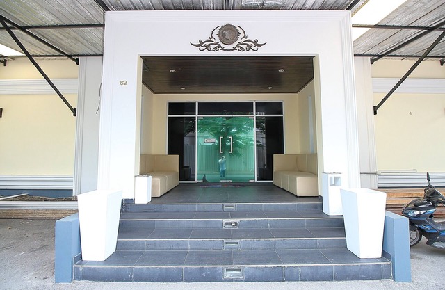 OYO 1002 Pinklao Resort