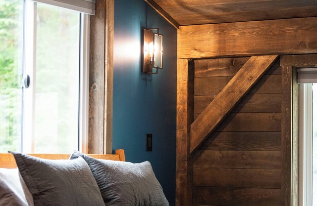 Oz Lodge: Alice Chalet -Brand new, Alaskan chic chalet!