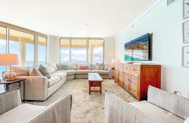P1-1901 Welcome to The Good Life - 3B Gulf Front Condo Sleeps 10