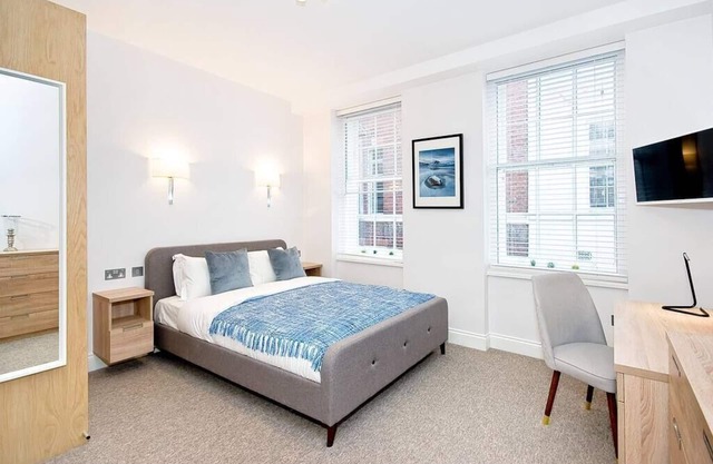 P1E Double Room Private Shower air con wifi
