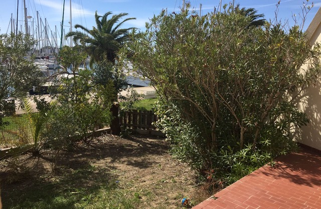 P2 terrace and garden, near beach, residence with swimming pool.