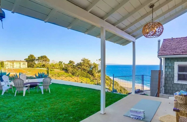Pacific Palisades 1950s Home on the Via de la Paz Bluffs Incredible Beach Views
