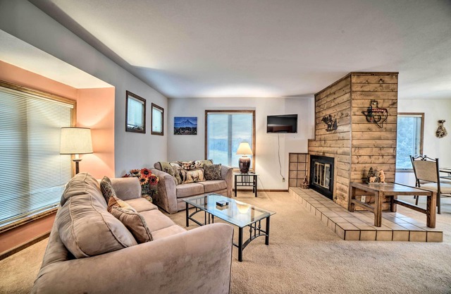Pagosa Condo w/Deck, 4 Mi to Hot Springs & Dtwn