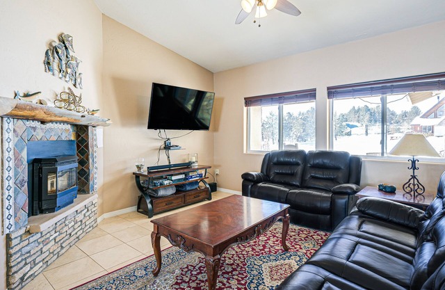 Pagosa Springs House w/ Mountain Views & Hot Tub!