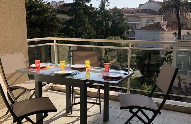 PALAIS des FESTIVALS, 10 min walk, BEACHES, DOWNTOWN, TERRACE + SUV PARKING