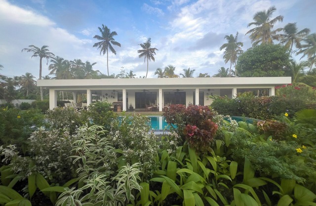 Palm Cove Villa. 5 min Walk to the Kabalana Surfing Beach. Star Link internet