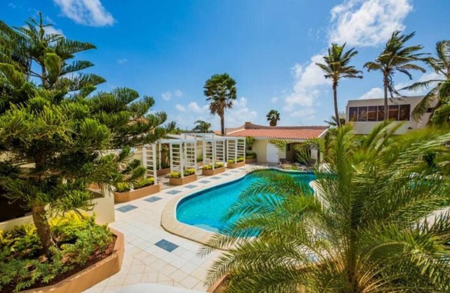 Palm Suite @ Arashi Beach w/Pool & Deck
