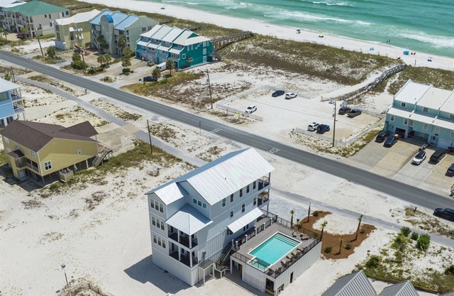 Palm Tree Paradise 🌞🌴 Sleeps 32 w/Gulf Views, Pool, Hot Tub + Event Friendly