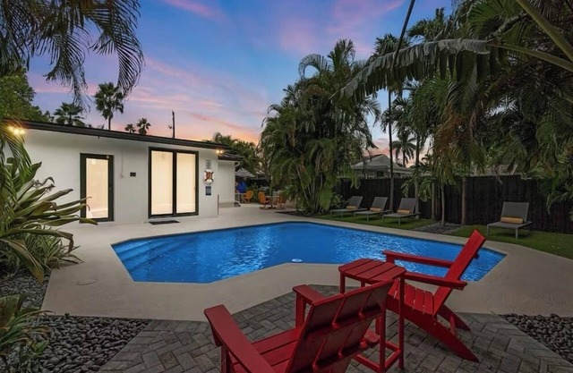 Palms Paradise 1BR+Htd Pool-Mins to the beach