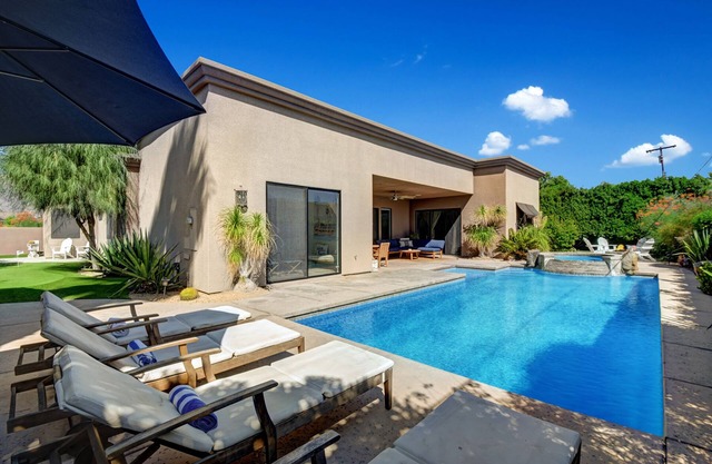 Paloma Paradise/Close to Festivals/Private Pool/Beautiful home in LQ Cove