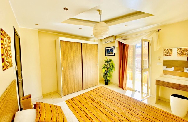 Panda House. Sheraton Road. 5 min from the beach
