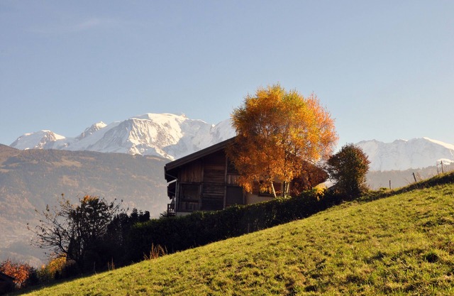 Panoramic chalet in front of the Mont Blanc (Combloux Megeve Domancy)