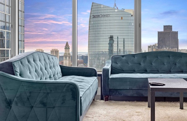 Panoramic City&Water View In historic w/end Boston