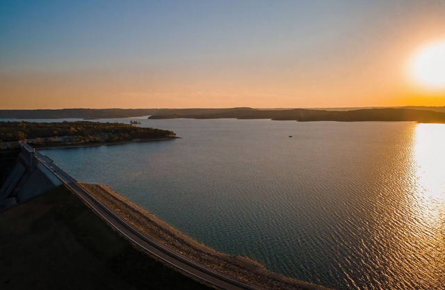 Panoramic Lake Views! Gorgeous Sunroom! No Stairs! Coffee Bar! Arcade! Near SDC