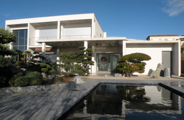 Panoramic sea view ,great location,very quiet ,private pool,large sea view