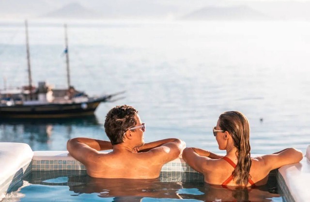 Panoramic sea-view roof top studio with hot-tub