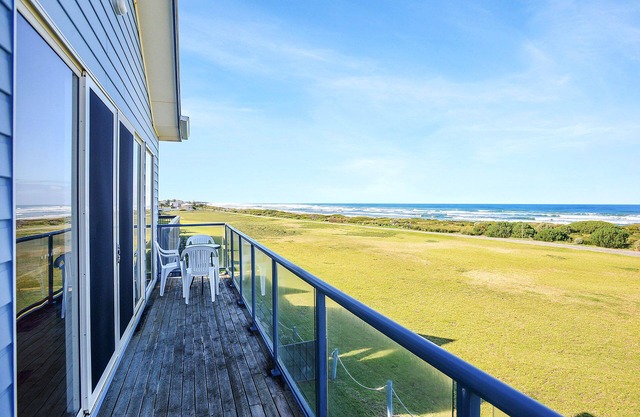 Panoramic Surf Coast Views - Nothing but Lawn to the Ocean