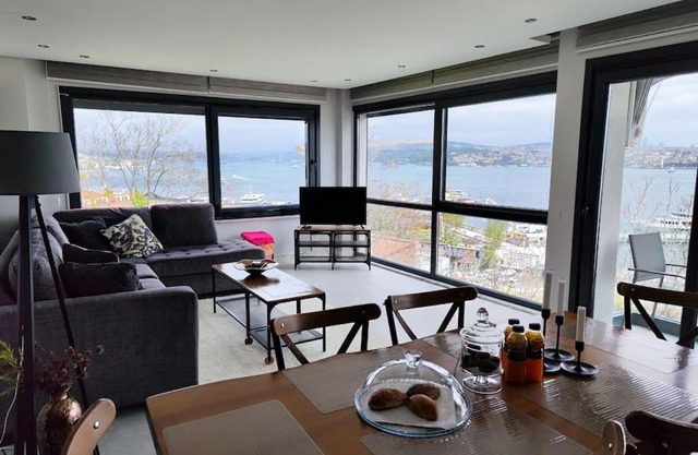 Panoramik boğaz manzaralı daire