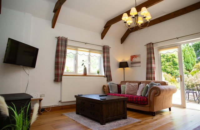 Pant Y Dwr Bach, Cardigan