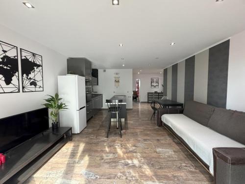 Papaj apartment, supervision, garage