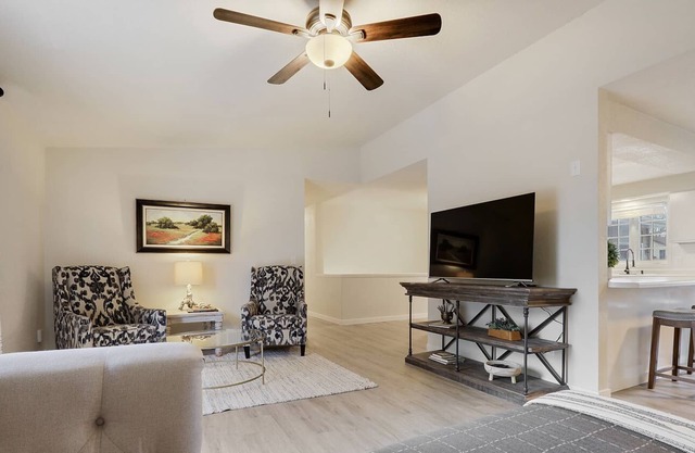 Paper City Oasis - 5 Min from the ATW Airport, Shopping and Downtown!