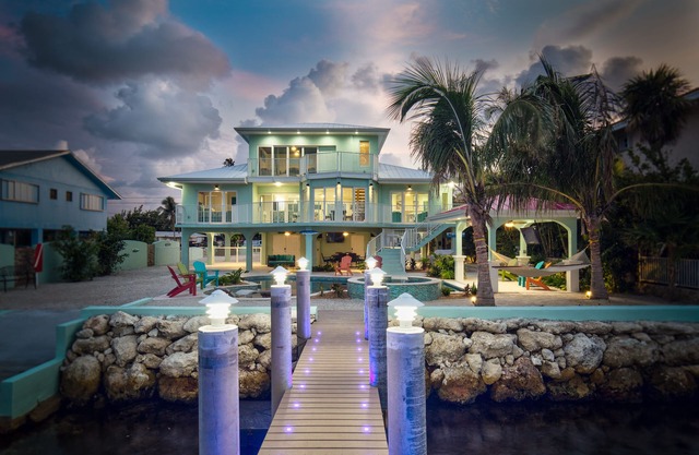 Paradise Bay - 4 Bedrooms [with 2 Master Suites] & 4 Bathrooms - sleeps 10
