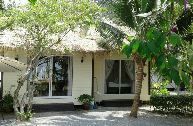 Paradise Beach - Modern Kitchen - Jacuzzi Garden