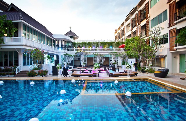 Paradise Hotel