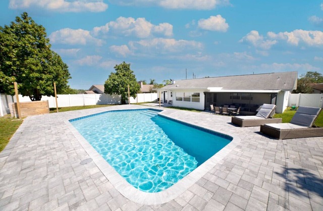 Paradise pool home- 4 Min Universal & 13 min Disney