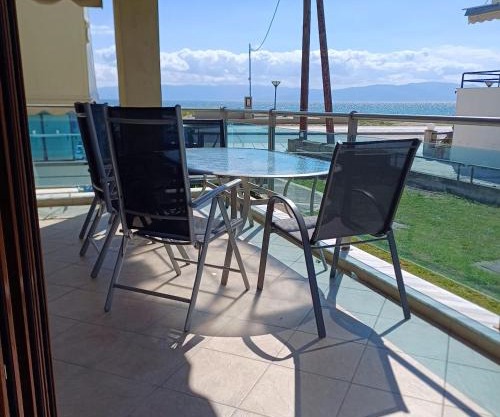 Paralia Ofriniou Sea view apartment