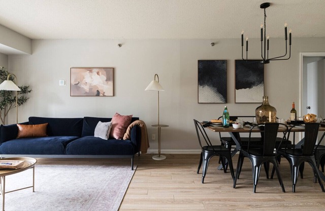 Paramount Sleeps 8 Near Metro
