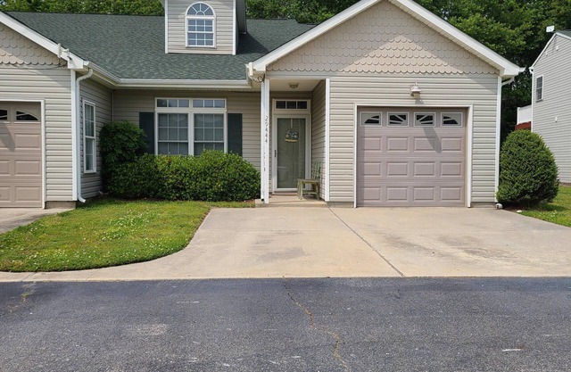 Park Place - Comfy Condo Close to Beach