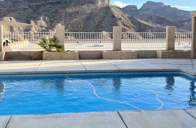 Parker Strip pool house with game room!