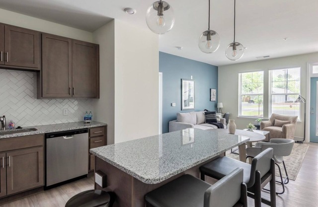 ParkerLeland 2BD 3 - Two Bedroom Apartment, Sleeps 4