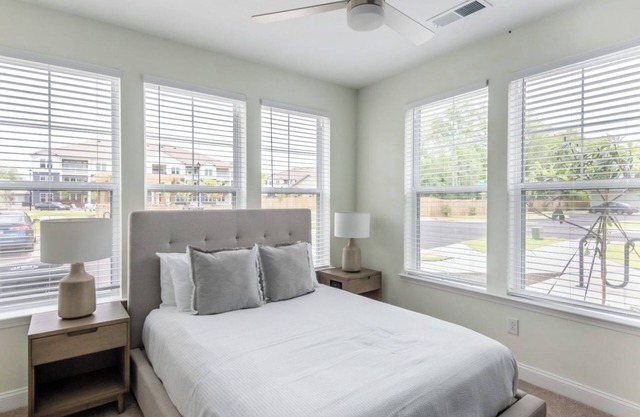 ParkerLeland 2BD 6 - Two Bedroom Apartment, Sleeps 4