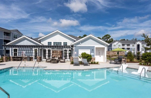 ParkerMB 2BD 3 - Two Bedroom Apartment, Sleeps 4