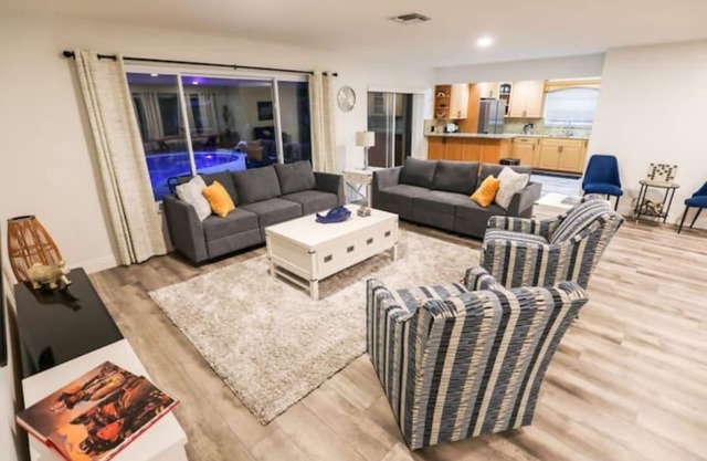 Parkes Place-Stylish Retreat-Salt Water Pool