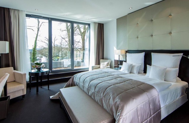 Parkresidenz Deluxe Zimmer mit Balkon - Relais & Châteaux Hotel Burg Schwarzenstein