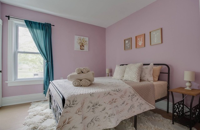 Parkside Manor*NEW* - Walk to Husky Park!8Mi.toCDP