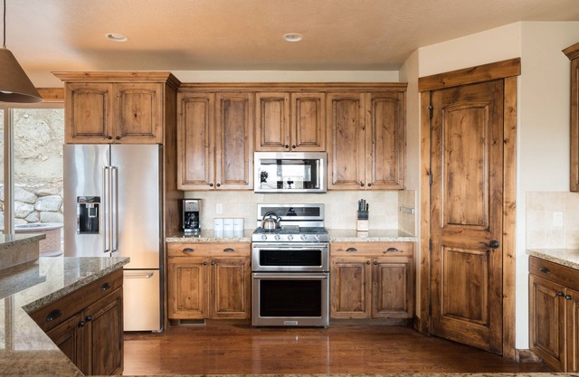 Parley by AvantStay | Gorgeous Rustic Cabin w/Mtn Views