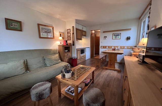 Parnasse 1- 413- Village centre, foot of the slopes, 4 pers.