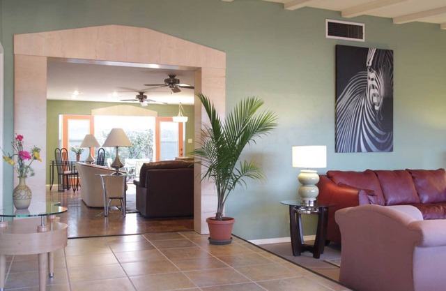 Parqhouse open-2025-Sleeps 18-6 BD/6BA-Hottub, Lush Patios, Park w/tennis & pool