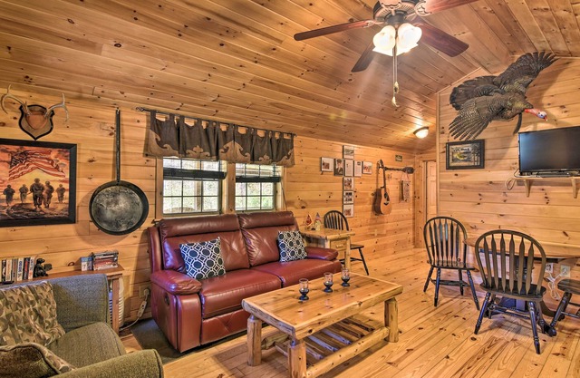 Parsons ‘Semper Fi’ Cabin w/Fire Pit!