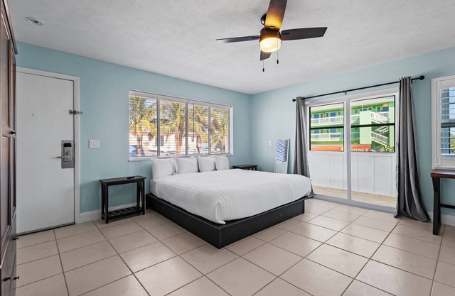 Partial Ocean View Hotel Room with Balcony- King Bed #1
