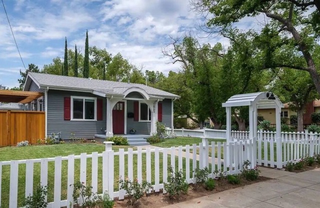 Pasadena Beautiful Front House w/ Free Parking