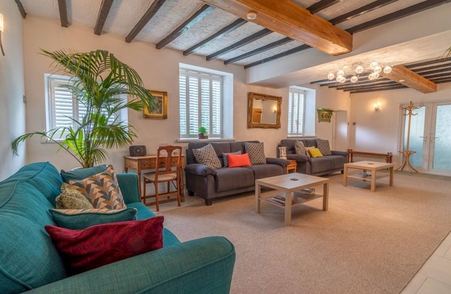 Pass the Keys | Amazing Guest Cottage in Nottingham with Parking!