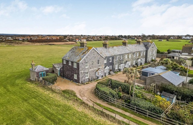 Pass the Keys | Charming Old Coastguards Cottage