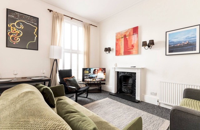 Pass the Keys | Cute & Central Greenwich Flat | 6 min Deptford Stn