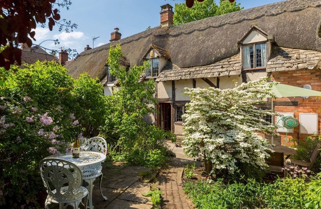 Pass the Keys | Dara Cottage | 16th Century Thatched Cottage